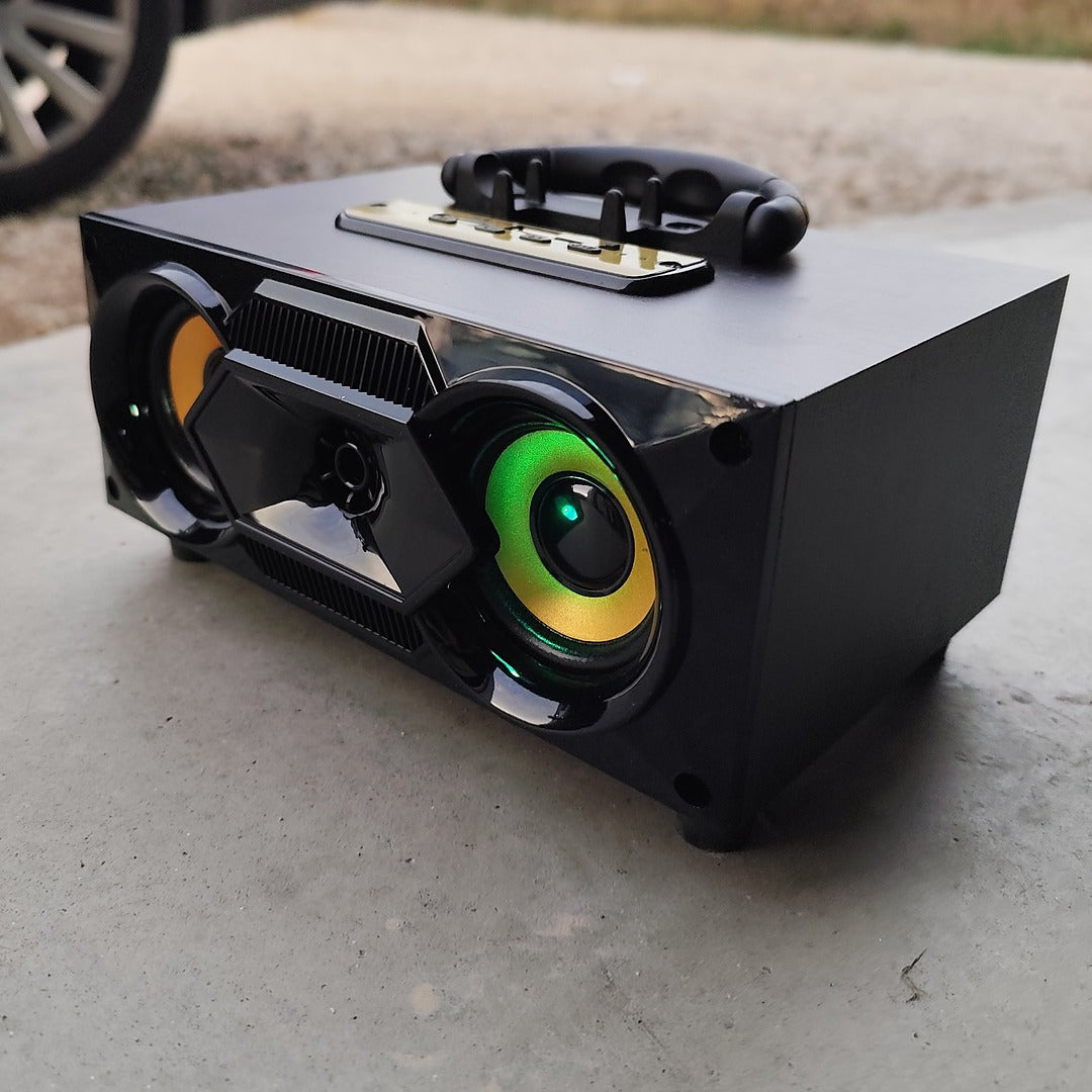 Sova Bluetooth zvučnik sa LED svetlima – na otvorenom